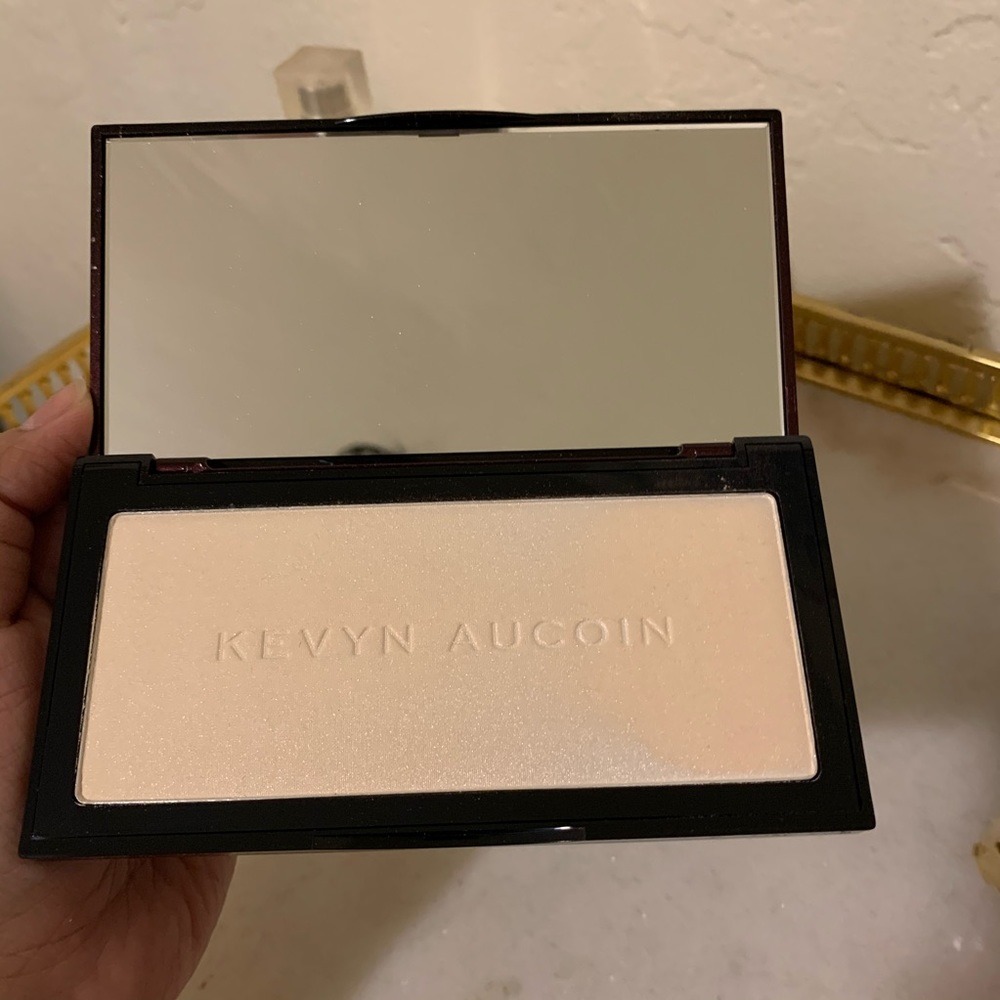 KEVIN AUCOIN “THE NEO-SETTING POWDER”